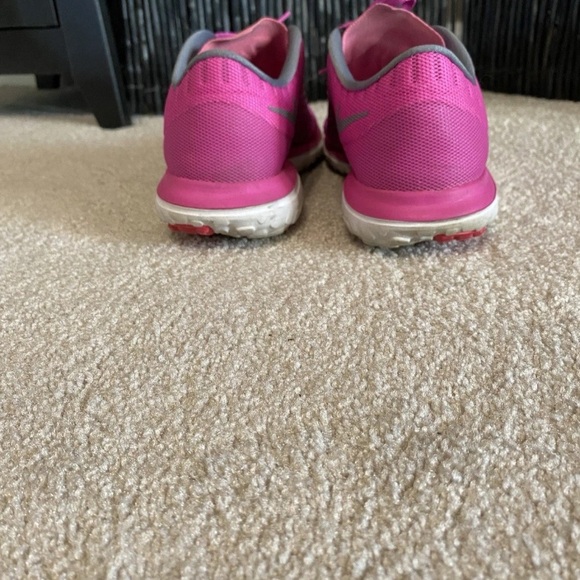 Women's Pink Athletic Shoes Nike fitsole - Picture 7 of 7